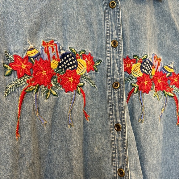 BOBBIE BROOKS Denim Button-Down Christmas ornament present poinsettia Jean shirt - Picture 2 of 15